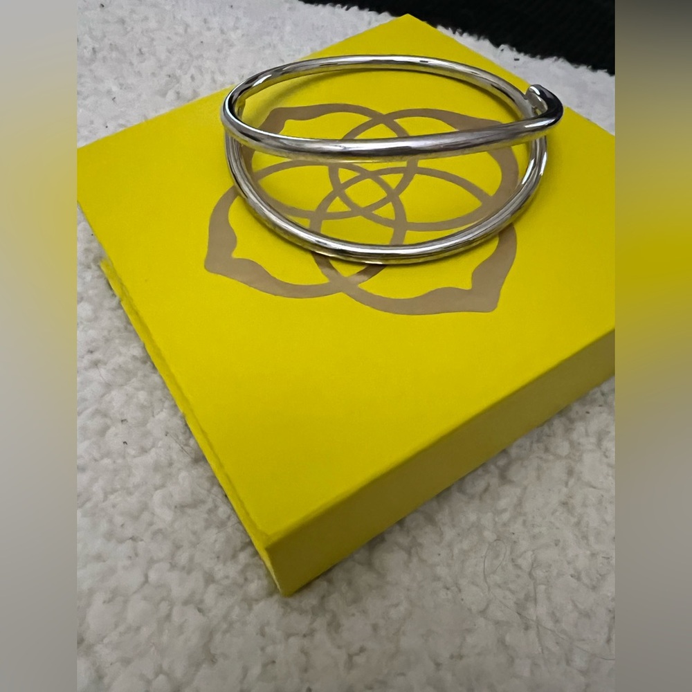Kendra Scott bangle, silver.